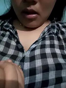 Queen-Rb from StripChat is Freechat