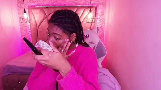 Queen_perla_ from StripChat is Freechat