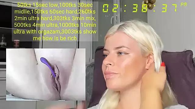 queenofthenighttt from StripChat is Freechat