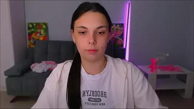 queenofthesense_ from StripChat is Freechat