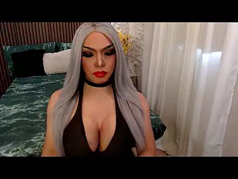 QueenxxLucy from StripChat is Freechat