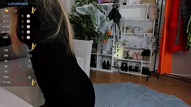 Check-out our cam rooms range and converse on a personal level with our delicious livecams streamers, showing off their spicy curves and toys.