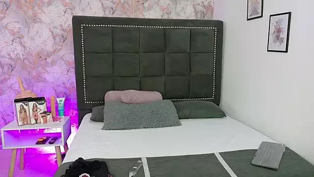 RavenGloomy from StripChat is Freechat