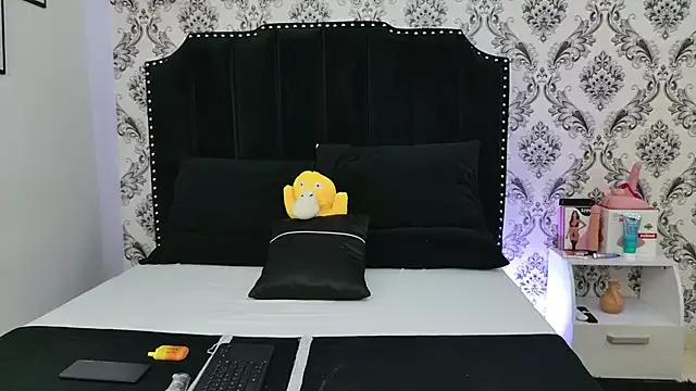 RavenGloomy from StripChat is Freechat