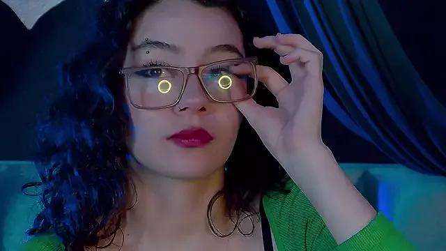 RavennMoonn from StripChat is Freechat