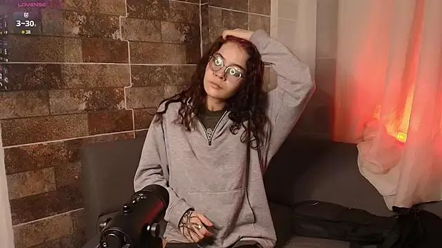 ravensinferno from StripChat is Freechat