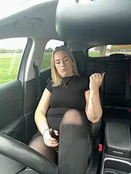 RebeccaSquirtsXXX from StripChat is Freechat