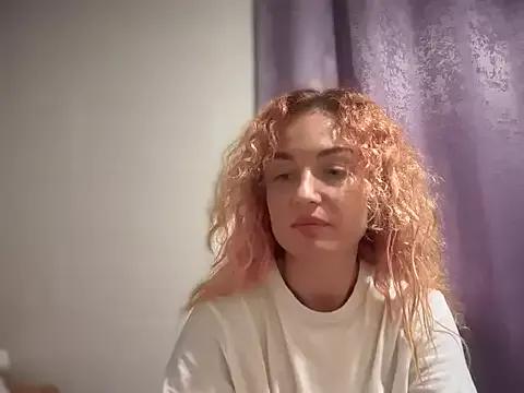 Reddgiirl from StripChat is Freechat