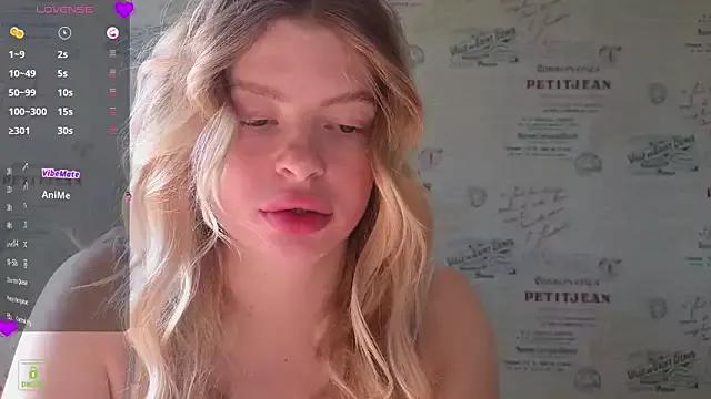 RinaBlondie from StripChat is Freechat