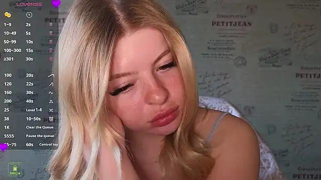 RinaBlondie from StripChat is Freechat