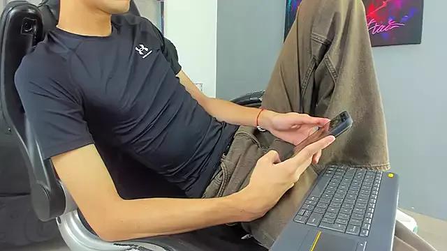 Photos of ritchie_alameda from StripChat is Freechat