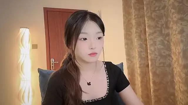 Robin-o3 from StripChat is Freechat