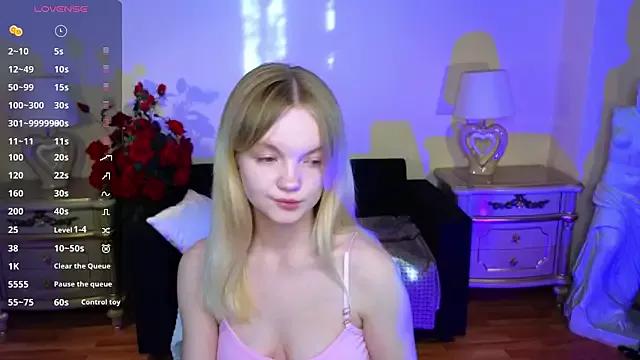RosesKate from StripChat is Freechat