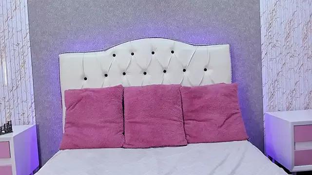 Check-out our cam rooms range and converse on a personal level with our delicious livecams streamers, showing off their spicy curves and toys.