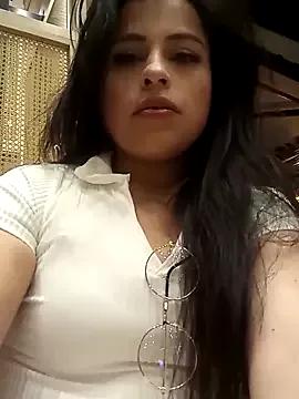 RousseeMoore from StripChat is Freechat