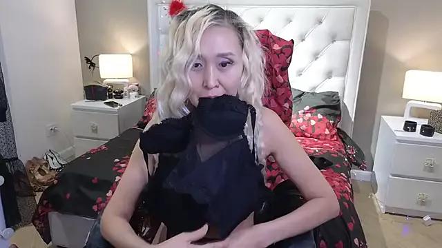 Check-out our cam rooms range and converse on a personal level with our delicious livecams streamers, showing off their spicy curves and toys.