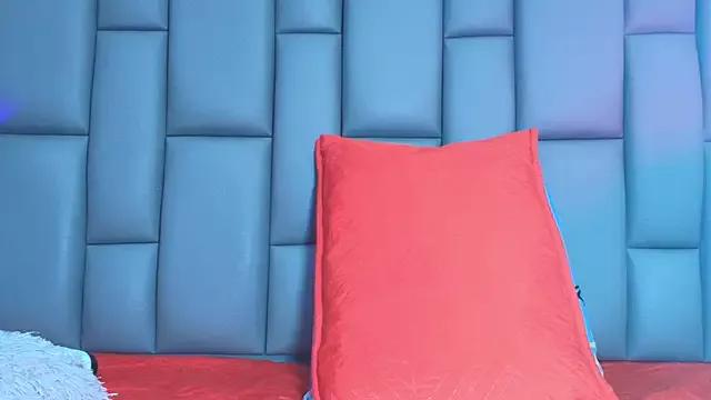 Roxana_gomez from StripChat is Freechat