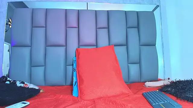 Roxana_gomez from StripChat is Freechat