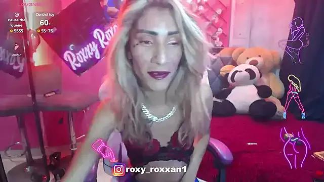 roxy_roxxan from StripChat is Freechat