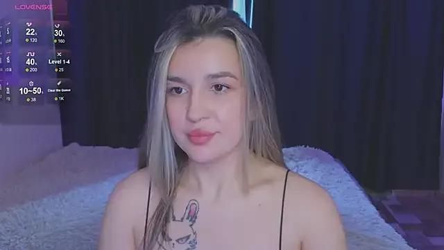 Check-out our cam rooms range and converse on a personal level with our delicious livecams streamers, showing off their spicy curves and toys.
