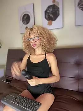 RoxySinz from StripChat is Freechat