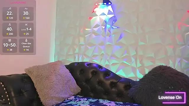 SabinaDeluxe_cg from StripChat is Freechat