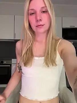 SabrinaRosed from StripChat is Freechat