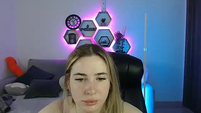 Check-out our cam rooms range and converse on a personal level with our delicious livecams streamers, showing off their spicy curves and toys.