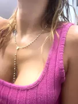 Samantha_bigboobs from StripChat