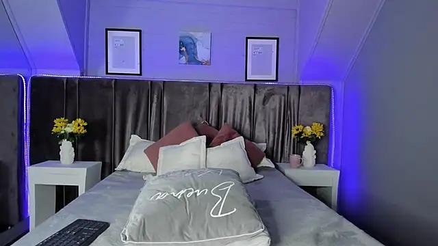 Check-out our cam rooms range and converse on a personal level with our delicious livecams streamers, showing off their spicy curves and toys.