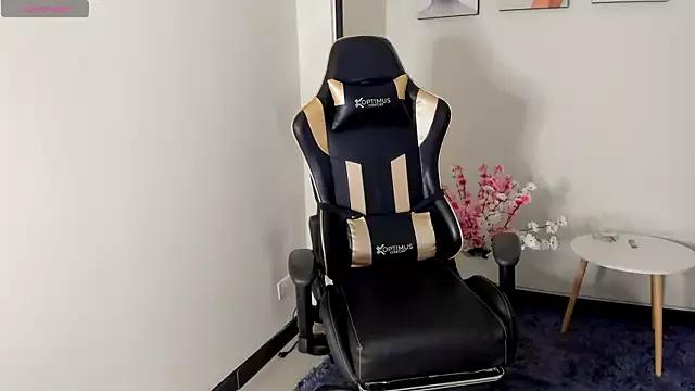 Check-out our cam rooms range and converse on a personal level with our delicious livecams streamers, showing off their spicy curves and toys.