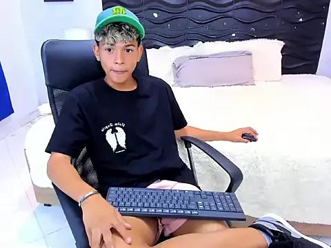 Check-out our cam rooms range and converse on a personal level with our delicious livecams streamers, showing off their spicy curves and toys.