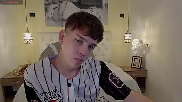 Samuelwest_ from StripChat is Freechat