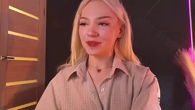 SandraBoyl from StripChat is Freechat