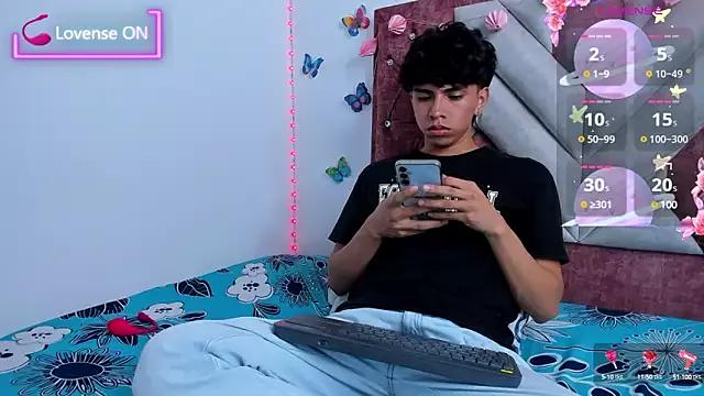 Santy_carrington from StripChat is Freechat