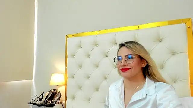 Check-out our cam rooms range and converse on a personal level with our delicious livecams streamers, showing off their spicy curves and toys.