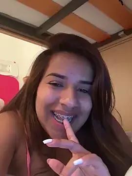 sara_loveyou01 from StripChat is Freechat