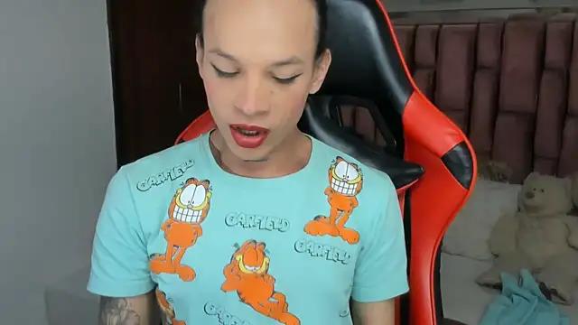 Check-out our cam rooms range and converse on a personal level with our delicious livecams streamers, showing off their spicy curves and toys.