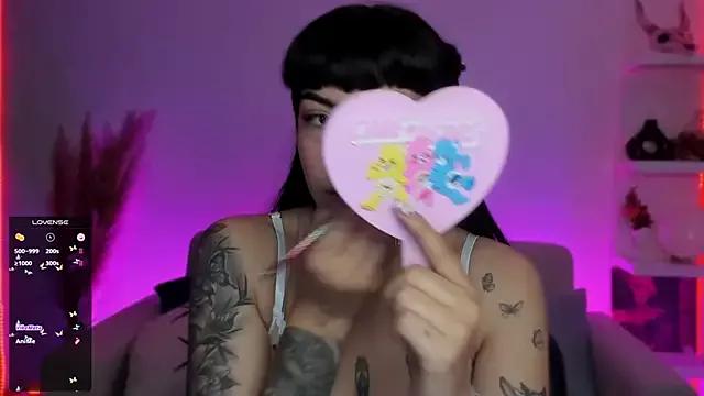 Check-out our cam rooms range and converse on a personal level with our delicious livecams streamers, showing off their spicy curves and toys.