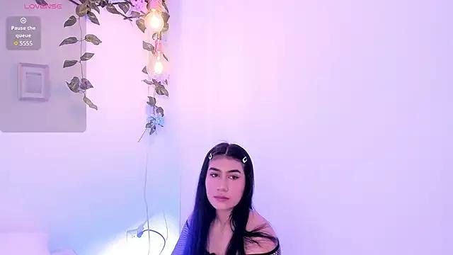 saraBow from StripChat is Freechat