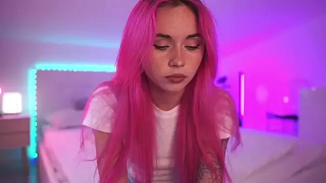 Sarah_Pink from StripChat is Freechat