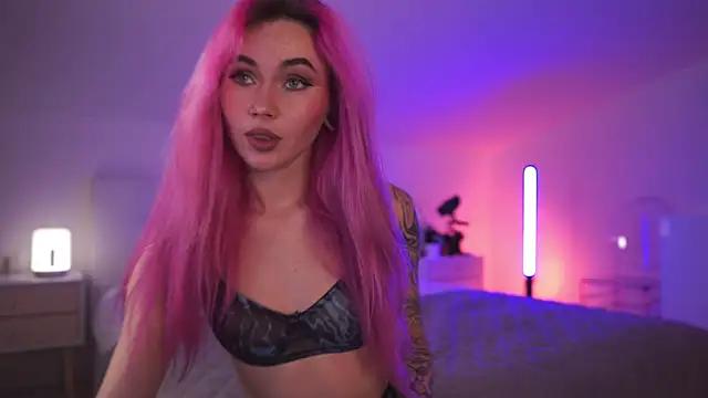 Check-out our cam rooms range and converse on a personal level with our delicious livecams streamers, showing off their spicy curves and toys.