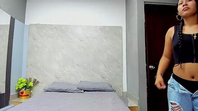 Sarahh-19 from StripChat is Freechat