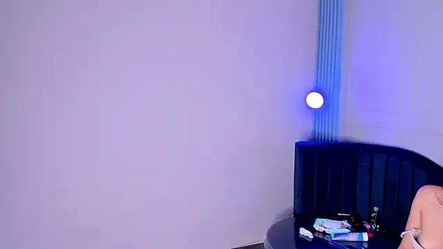 SarahMiler_ from StripChat is Freechat