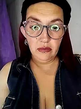 saraqueen__ from StripChat is Freechat