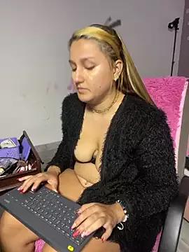 saraygomez_thequeensquirt from StripChat is Freechat