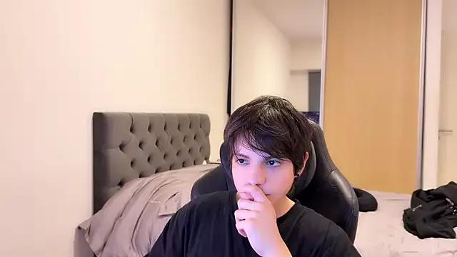 Photos of SasukeUhchiaa from StripChat is Freechat