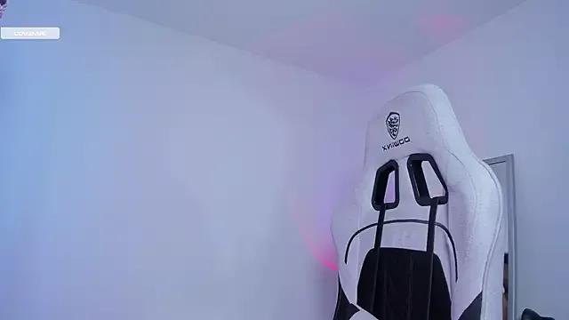 Check-out our cam rooms range and converse on a personal level with our delicious livecams streamers, showing off their spicy curves and toys.