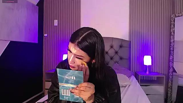 savannah_williams from StripChat is Freechat