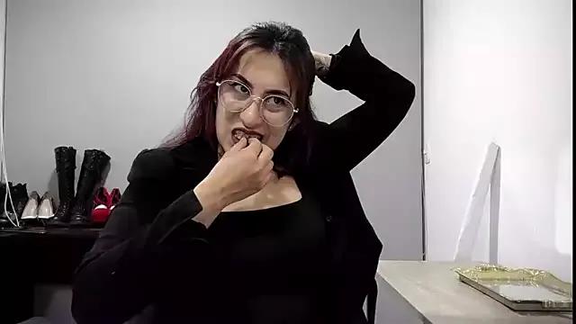 Scarlett_Sen from StripChat is Freechat